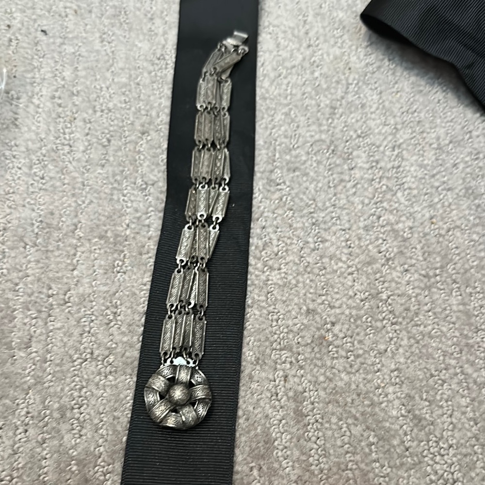 Stylish Silver Bracelet with Polished Finish and Floral Design